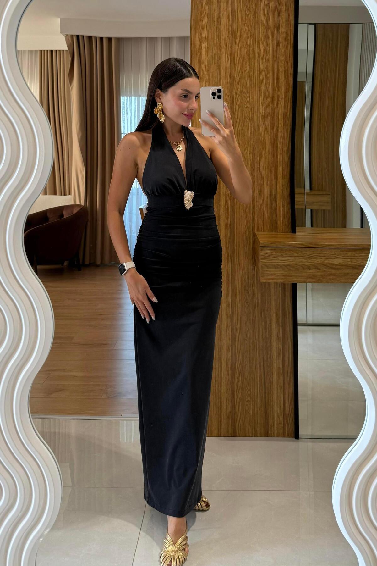 Gizem Ecemiş  Keira Siyah Aksesuar Detaylı Elbise - Görsel 3