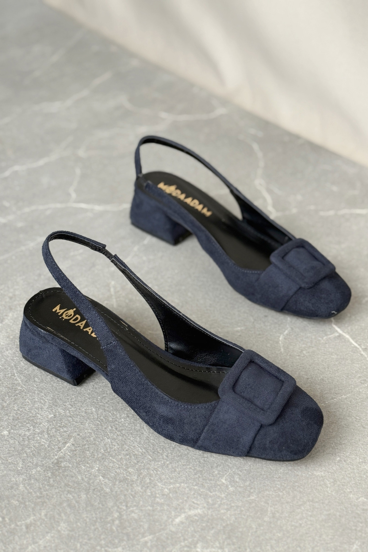 GOFFSHOES Damskie buty Monet na niskim obcasie - granatowe zamszowe