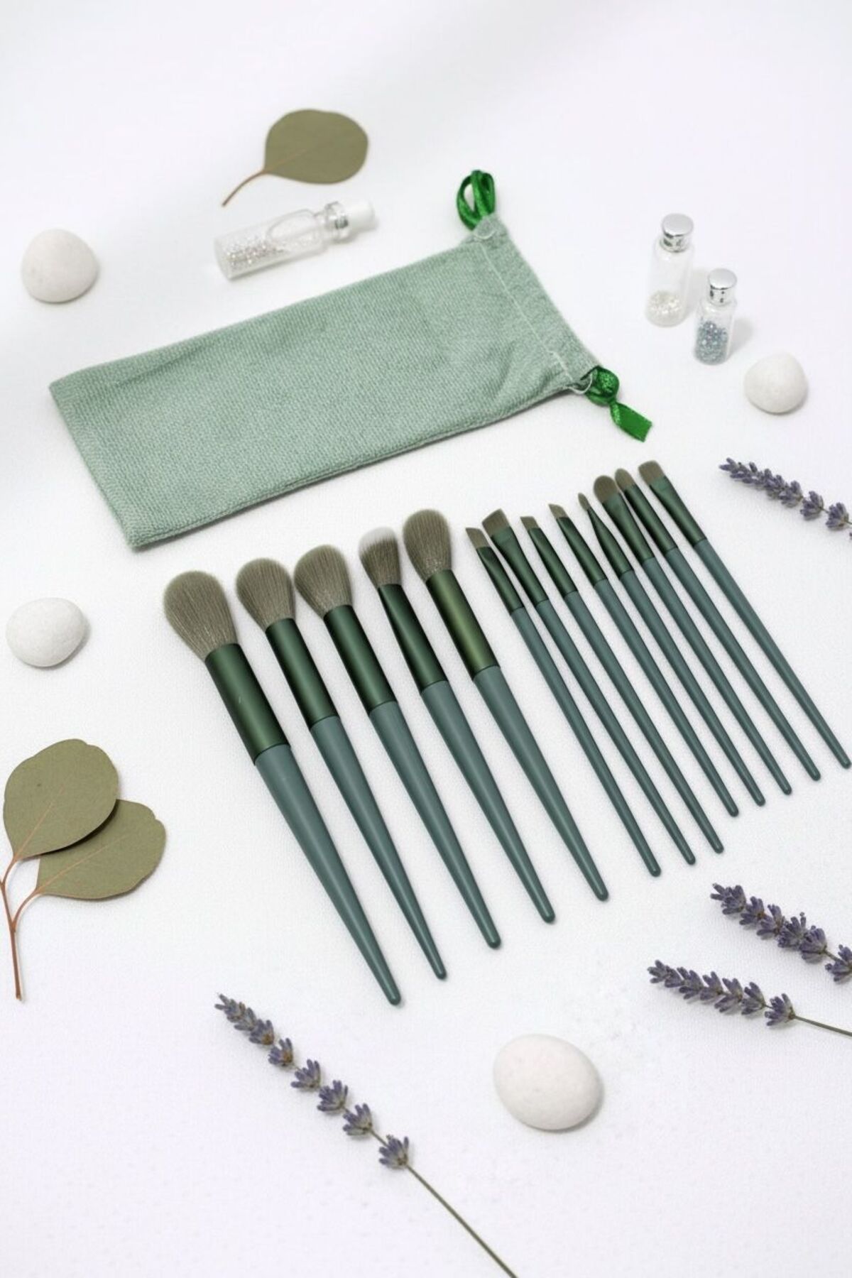 13 Parça Makyaj Fırça Seti Keseli | Profesyonel Fondöten, Far ve Allık Fırçaları