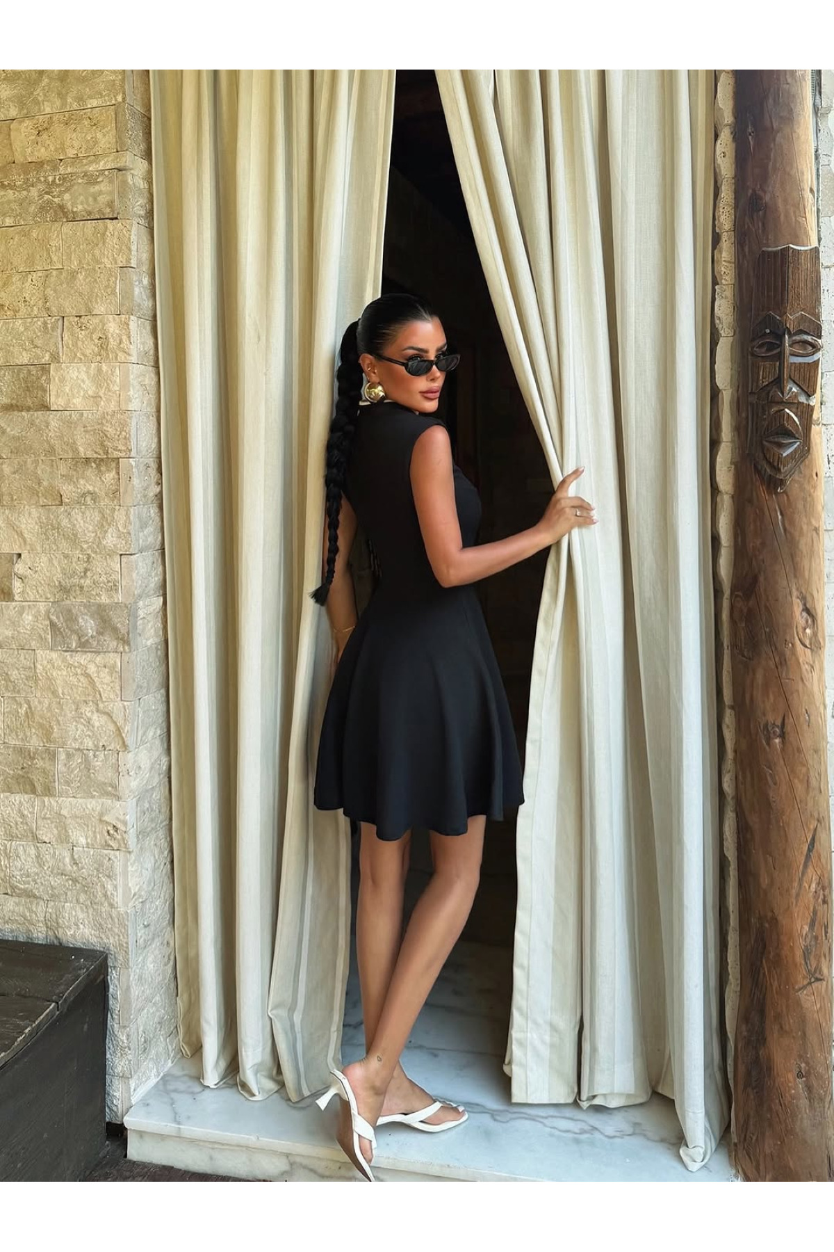 DRESSIFY WOMEN’S FASHION  Kadın Yarım Balıkçı Yaka Pencere Dekolteli Çift Renk Mini Elbise – Şık ve Modern Tasarım - Görsel 5