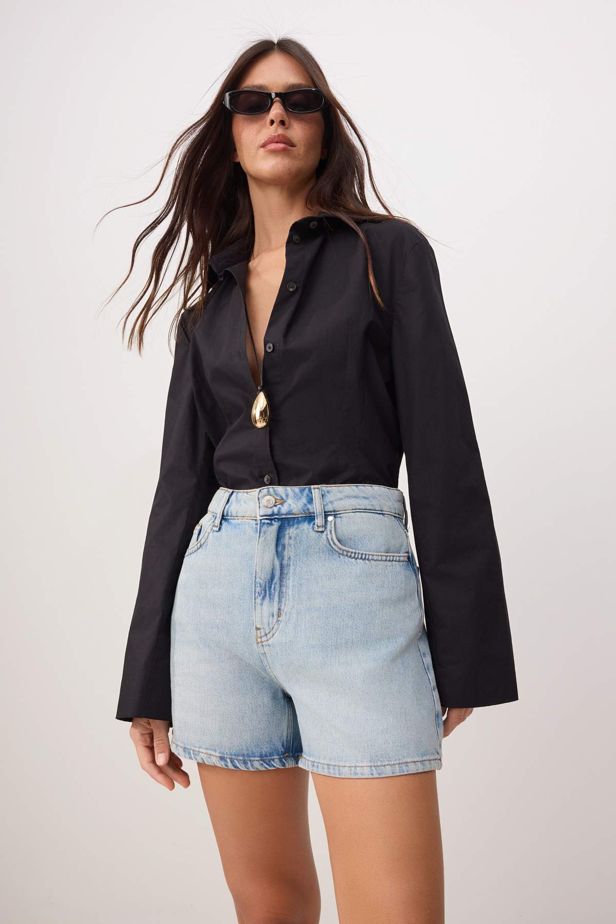 Trendyolmilla  Premium Açık Mavi Tencel Karışımlı Kumaş City Boy Denim Şort TWOSS26SR00186 - Görsel 2