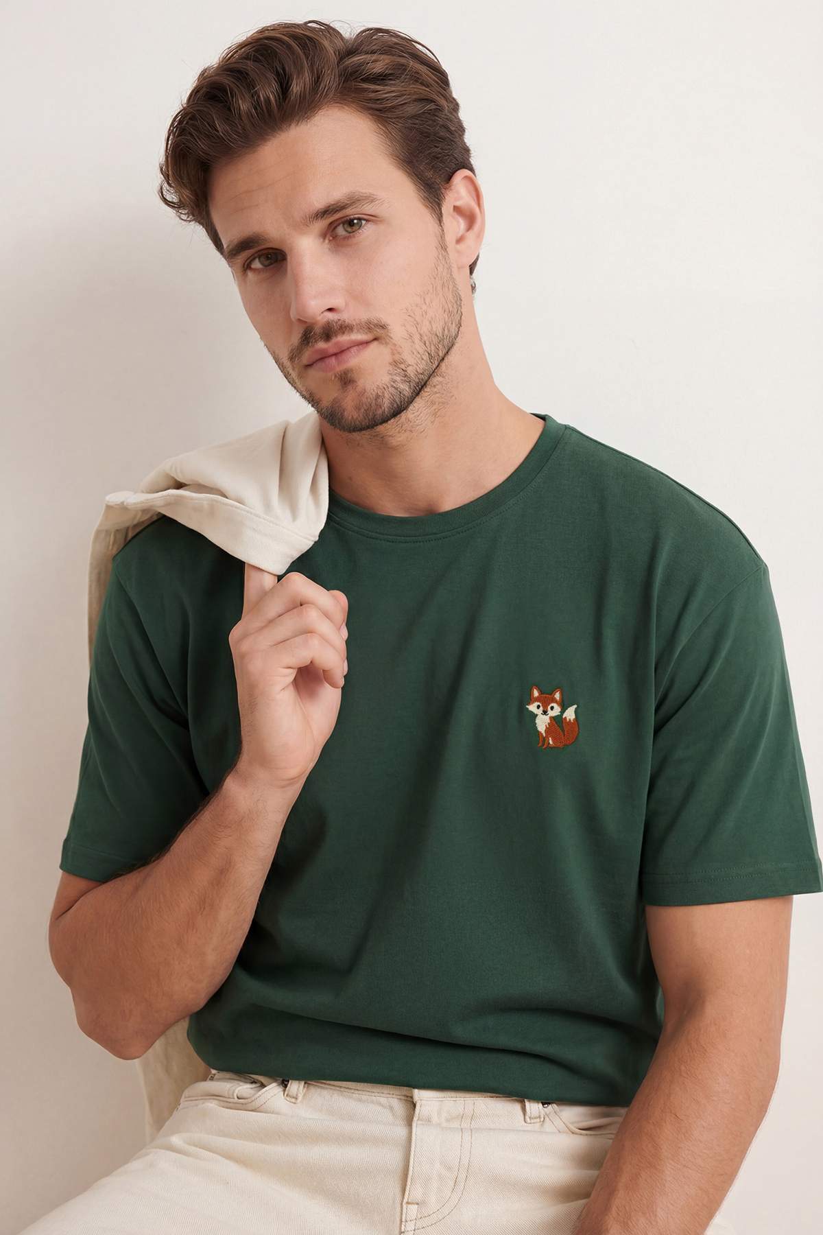 Trendyolmilla  Haki Oversize/Geniş Kesim Tilki Nakışlı %100 Pamuk T-Shirt TMNSS26TS00047