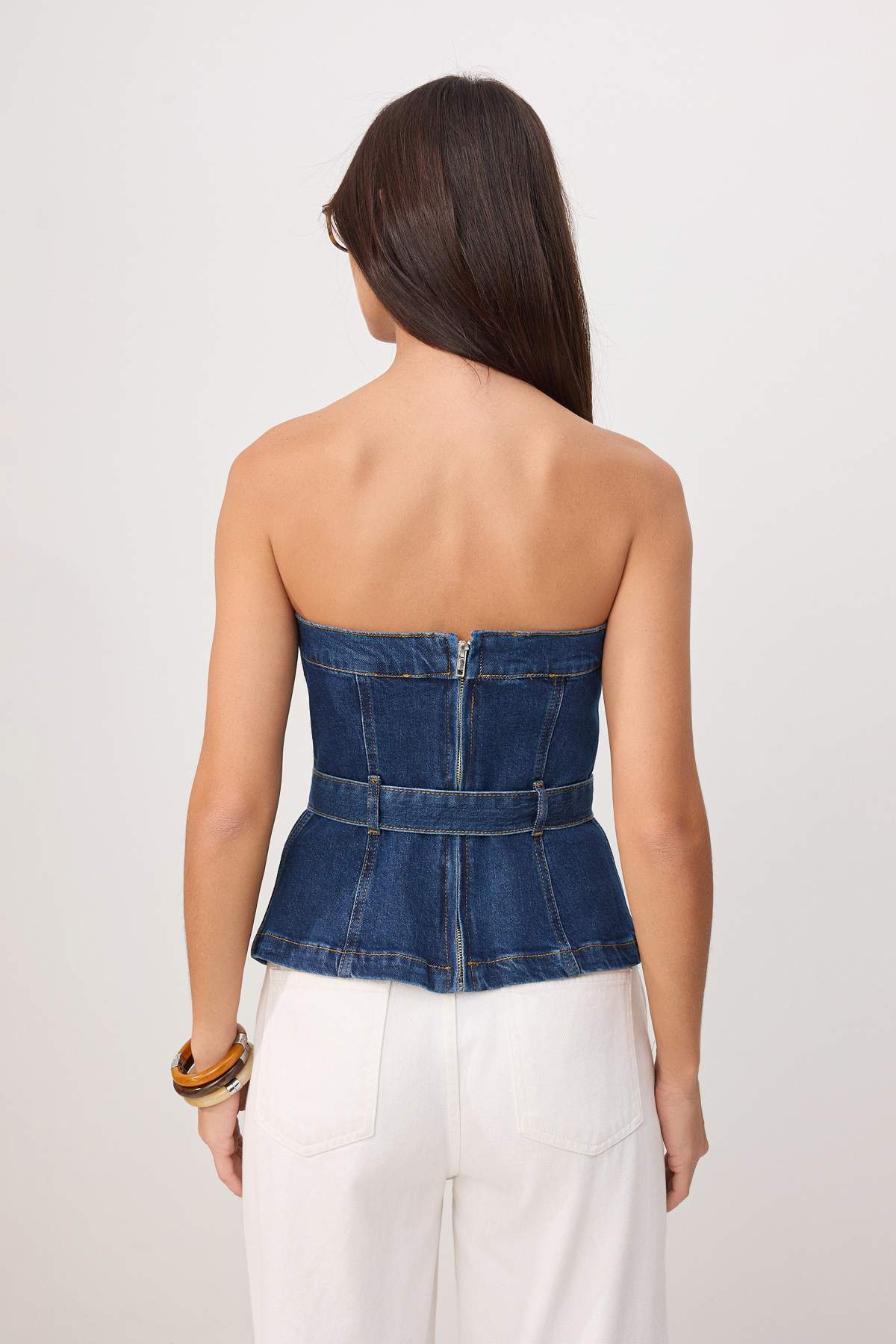 Trendyolmilla  Mavi Kemerli Az Esnek Straplez Denim Bluz TWOSS26BZ00514 - Görsel 4