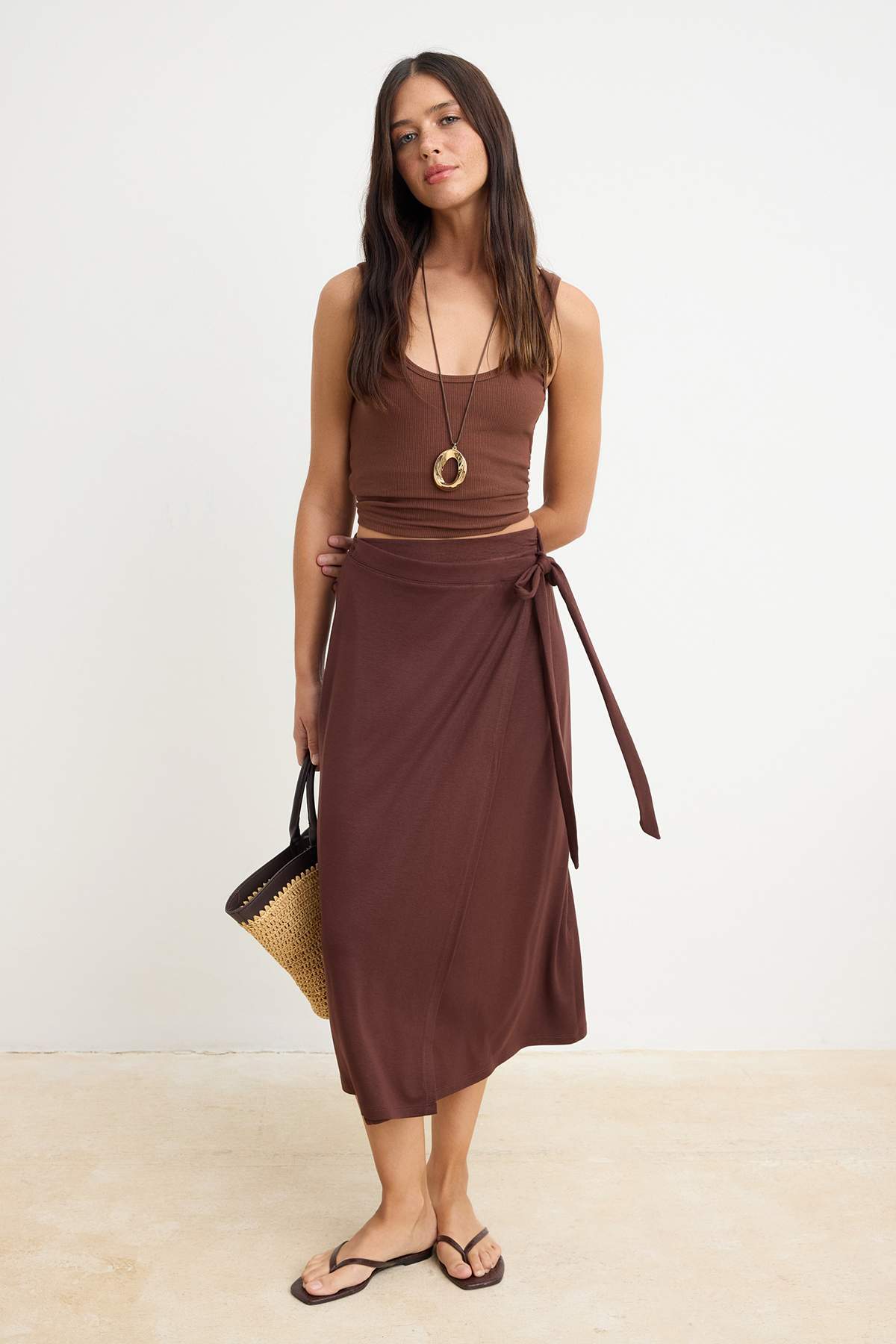 Trendyolmilla  Kahverengi Düz Midi Premium Yumuşak Örme Etek TWOSS26ET00164 - Görsel 2