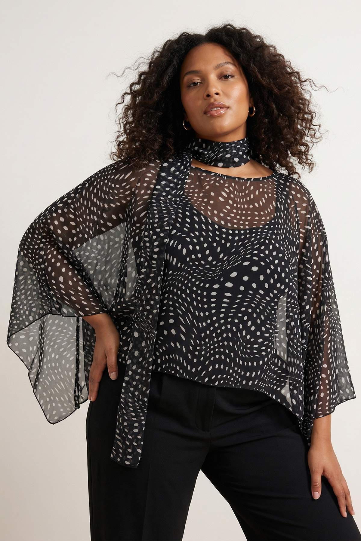 Trendyolmilla Curve Siyah Şifon Dokuma Büyük Beden Bluz TBBAW26AF00118