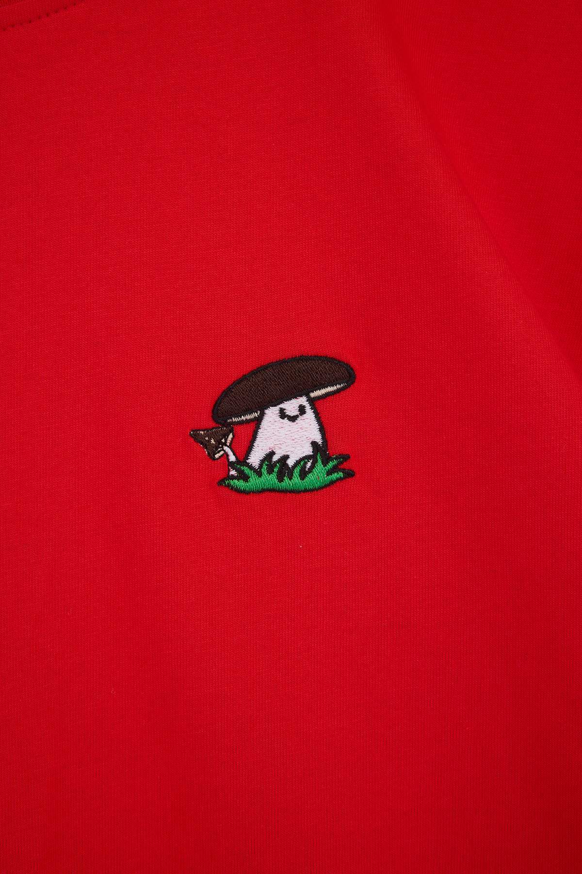 Trendyolmilla  Kırmızı Oversize/Geniş Kesim Mantar Nakışlı %100 Pamuk T-Shirt TMNSS26TS00047 - Görsel 5