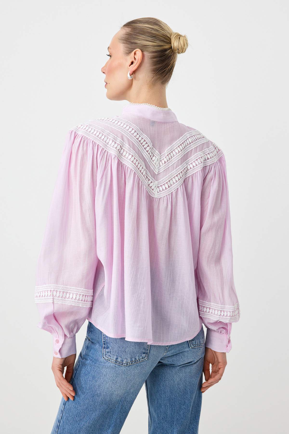 Trendyolmilla  Pembe Dantel Detaylı Geniş Kalıp Bohem Gömlek TWOSS26GO00179 - Görsel 4