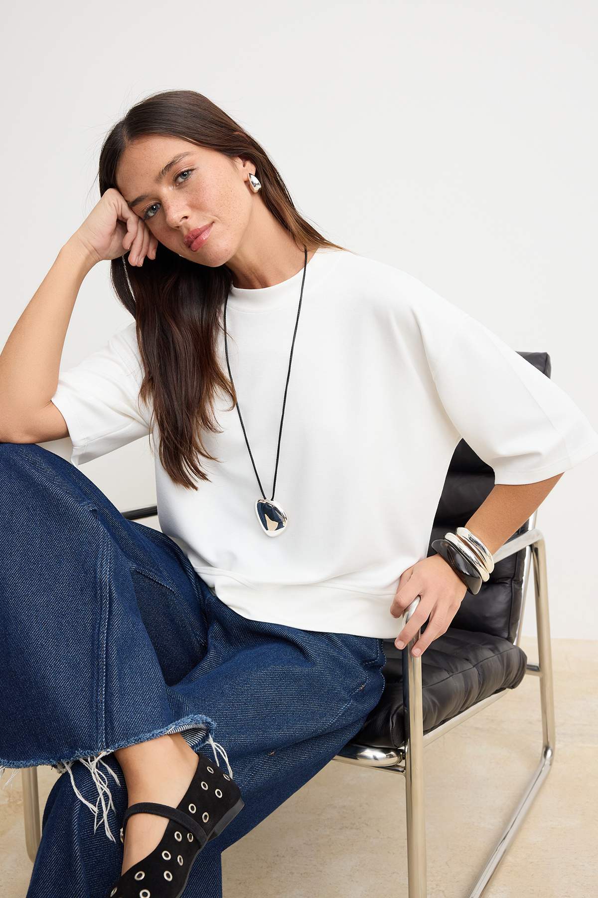 Trendyolmilla  Ekru Oversize/Geniş Kalıp Düşük Kol Truvakar Soft Touch Örme T-Shirt TWOSS26TS00182