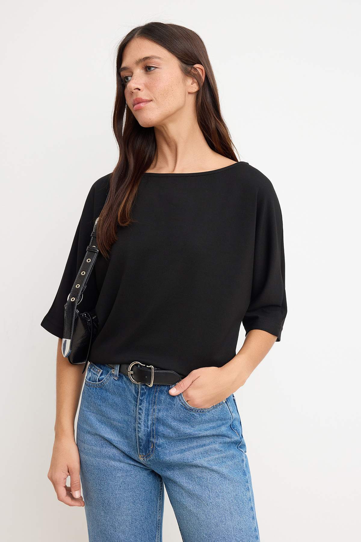Trendyolmilla Siyah Relaxed Kayık Yaka Yarasa Kol Truvakar Crop Soft Touch Örme Bluz TWOSS26BZ00059