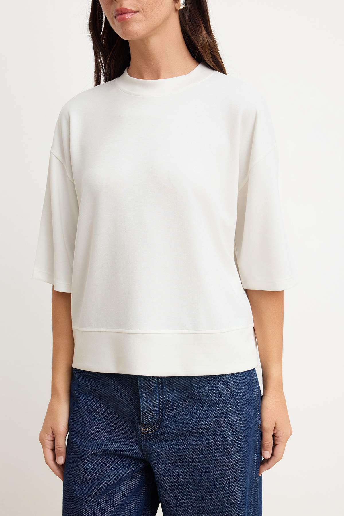 Trendyolmilla  Ekru Oversize/Geniş Kalıp Düşük Kol Truvakar Soft Touch Örme T-Shirt TWOSS26TS00182 - Görsel 3