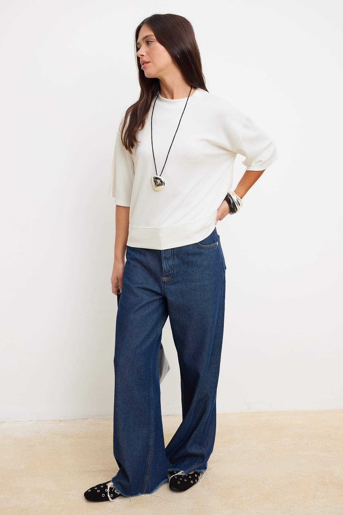 Trendyolmilla  Ekru Oversize/Geniş Kalıp Düşük Kol Truvakar Soft Touch Örme T-Shirt TWOSS26TS00182 - Görsel 2