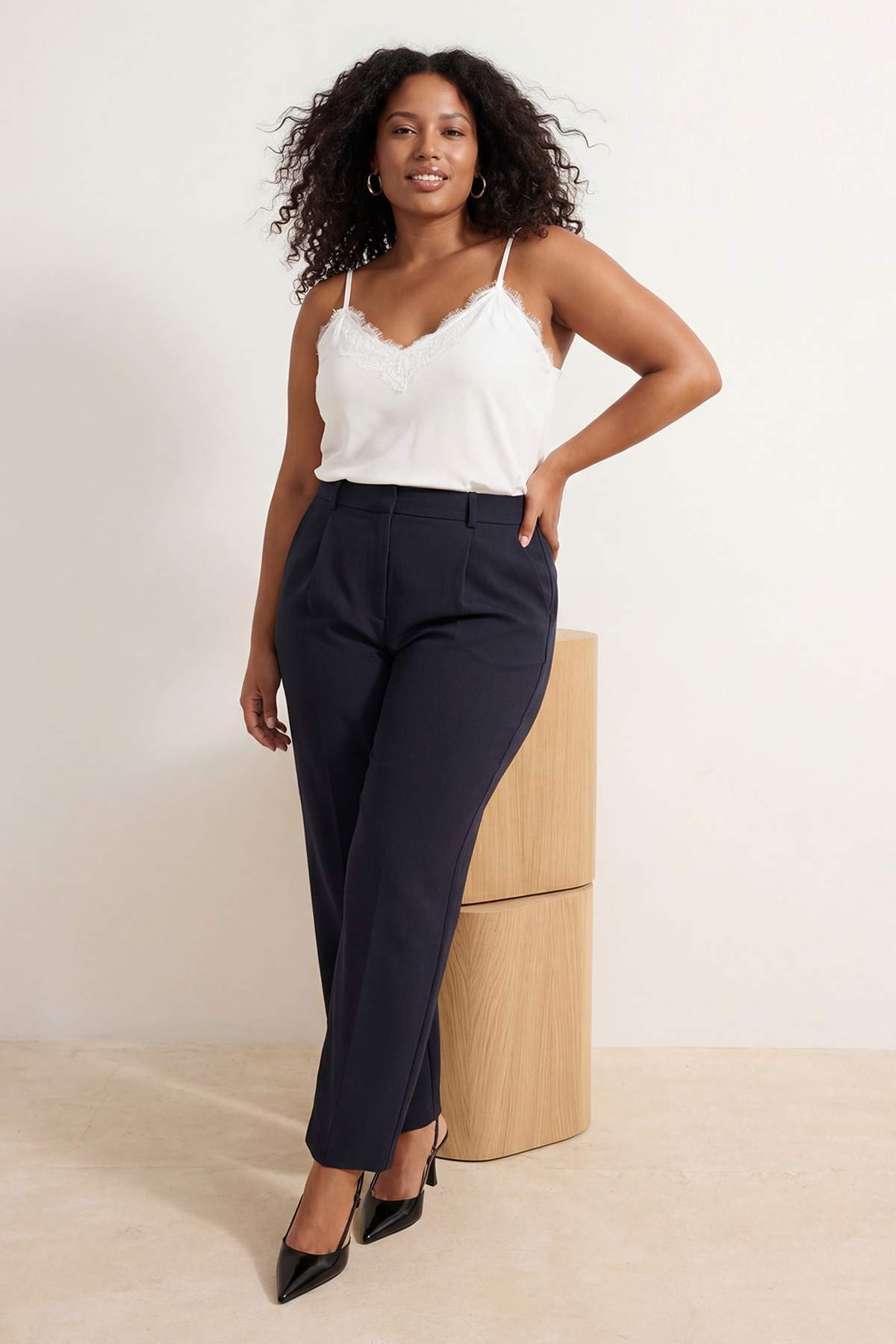 Trendyolmilla Curve Lacivert Pilili Modal Büyük Beden Dokuma Pantolon TBBSS26AR00027