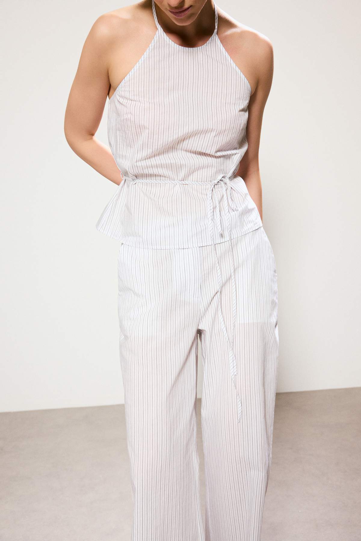 Trendyolmilla  Trendyol Studio Beyaz-Renkli Çizgili Papertouch Bluz Pantolon Dokuma Alt - Üst Takım TWOSS26AU00124 - Görsel 3