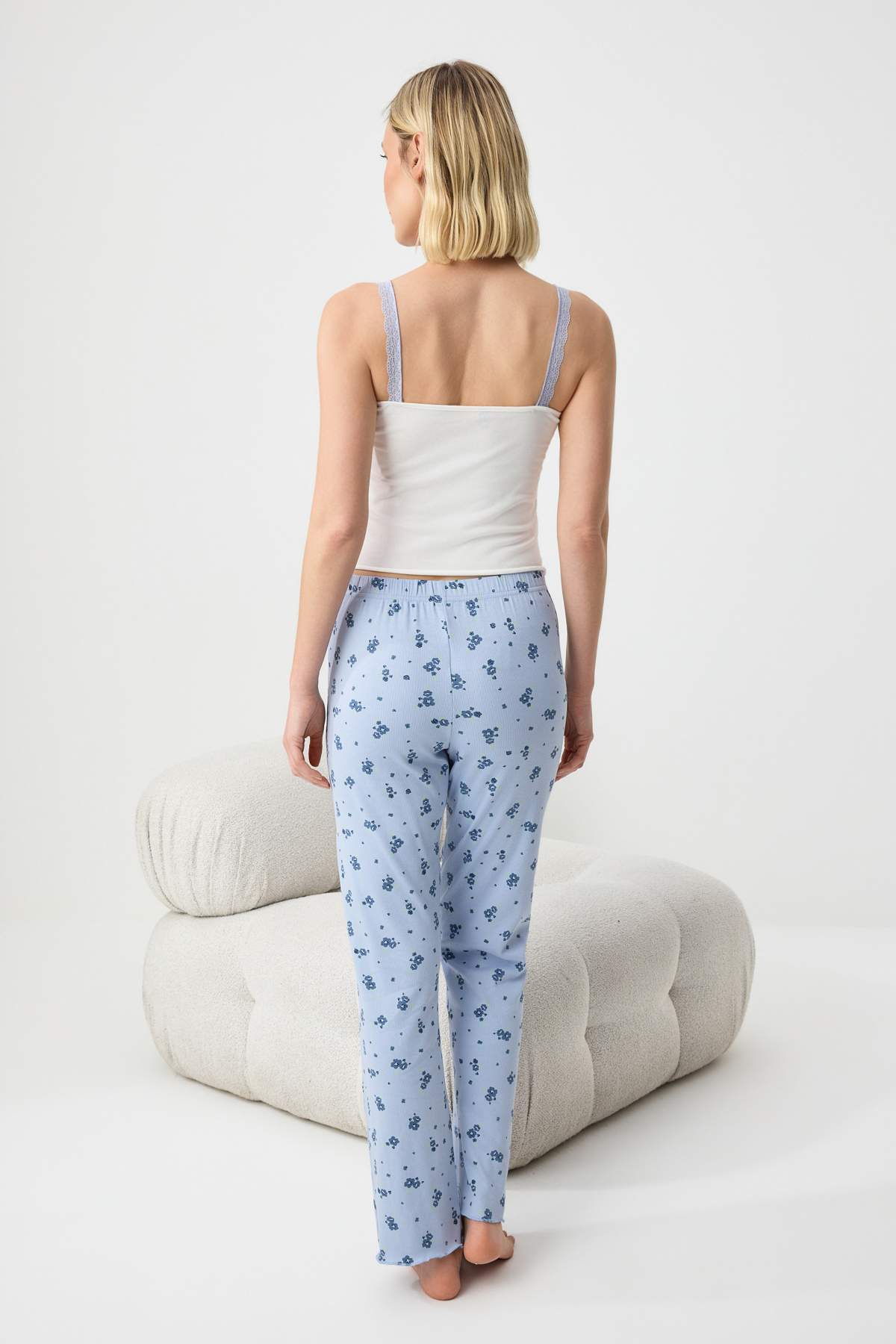 Trendyolmilla  Beyaz-Mavi 3'lü Pamuklu Çiçekli Dantel Detaylı Alt Kaşkorse Örme Pijama Takımı THMSS26PT00015 - Görsel 8