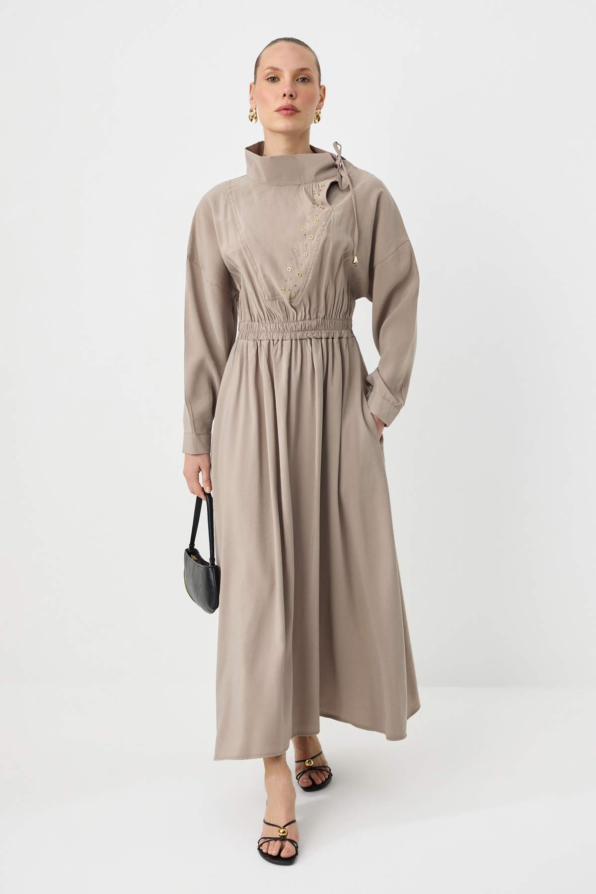 Trendyolmilla Taş Detaylı Modal Kumaş Beli Lastikli Düz Tesettür Elbise TCTSS26EB00166