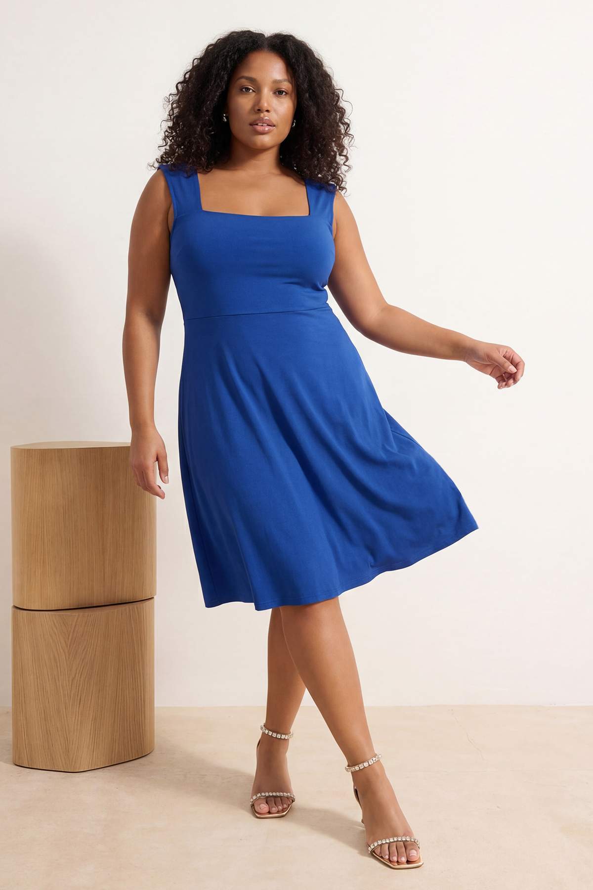 Trendyol Curve Saks Square Neck Skater Sandy Plus Size Kleid TBBSS26AH00216
