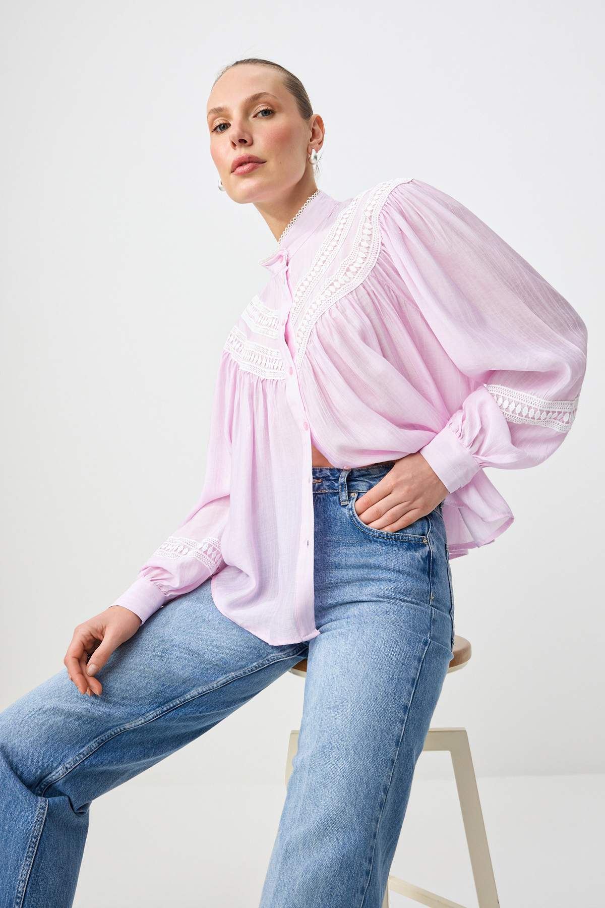 Trendyolmilla  Pembe Dantel Detaylı Geniş Kalıp Bohem Gömlek TWOSS26GO00179 - Görsel 2