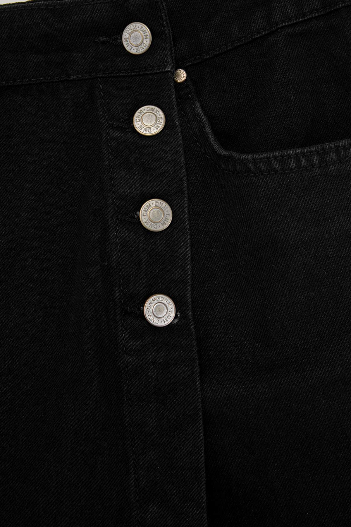 Trendyolmilla  Siyah Düğme Detaylı Lastikli Yüksek Bel %100 Pamuk Non-Stretch Denim Şort Etek TBBSS26AP00021 - Görsel 2