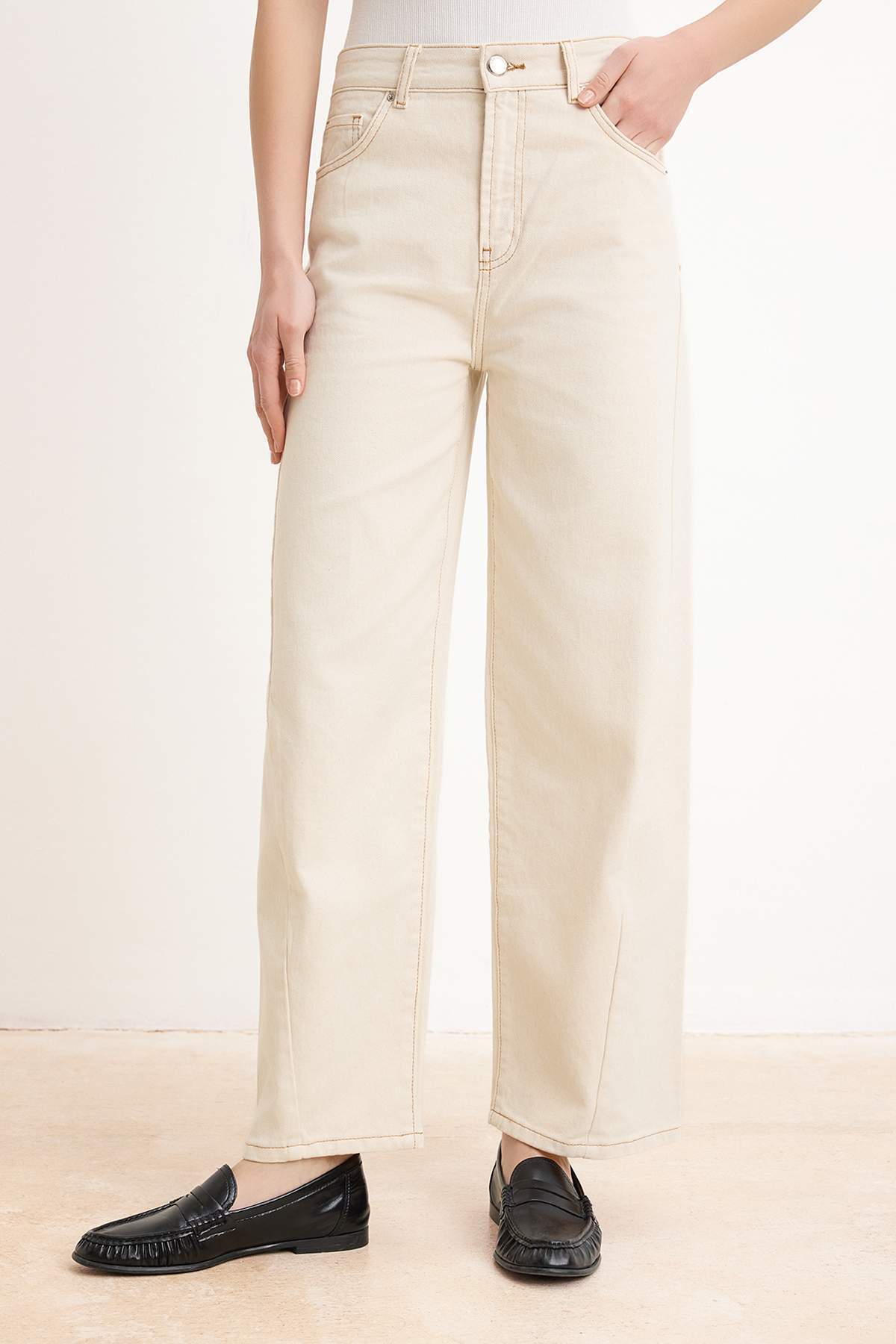 Trendyolmilla  Ekru Yüksek Bel Dikiş Detaylı Barrel Jeans TWOSS26JE00303 - Görsel 3