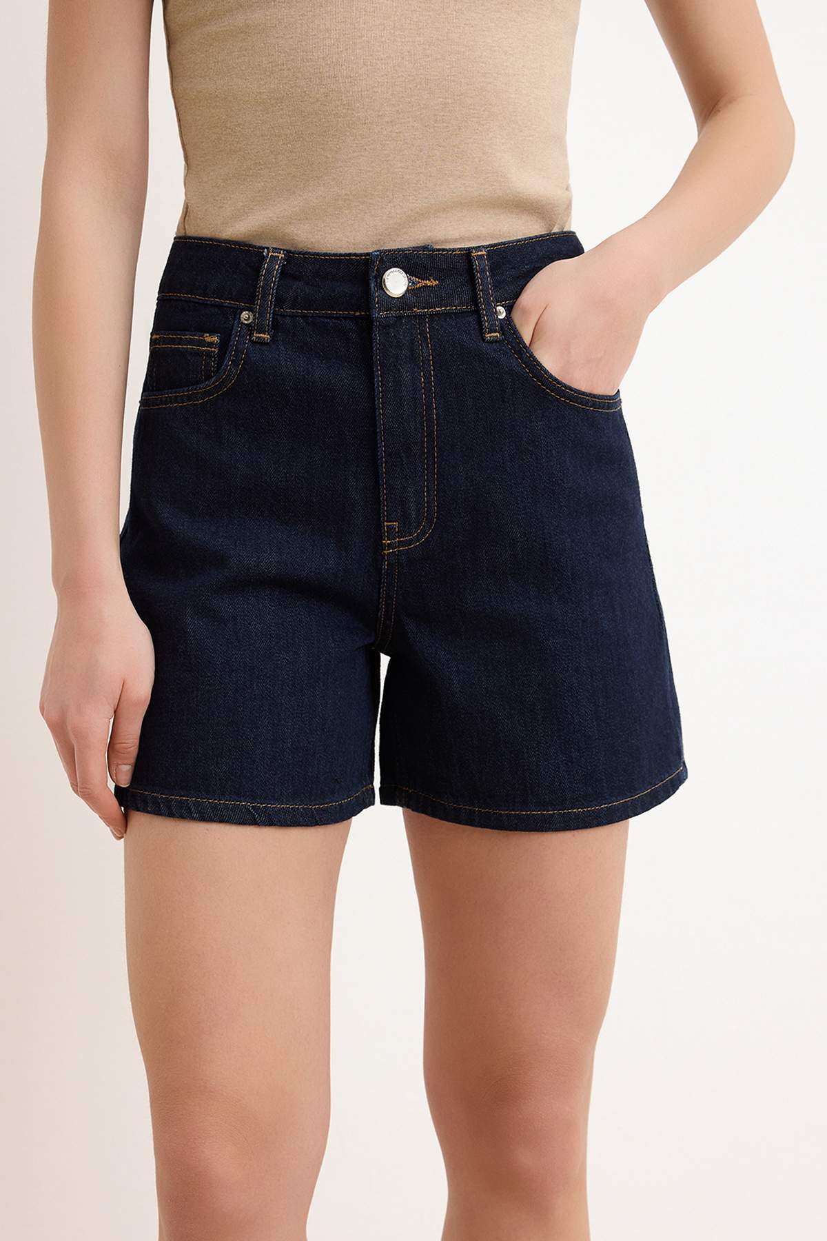 Trendyolmilla  Koyu Mavi Yüksek Bel City Boy Denim Şort TWOSS26SR00219 - Görsel 3