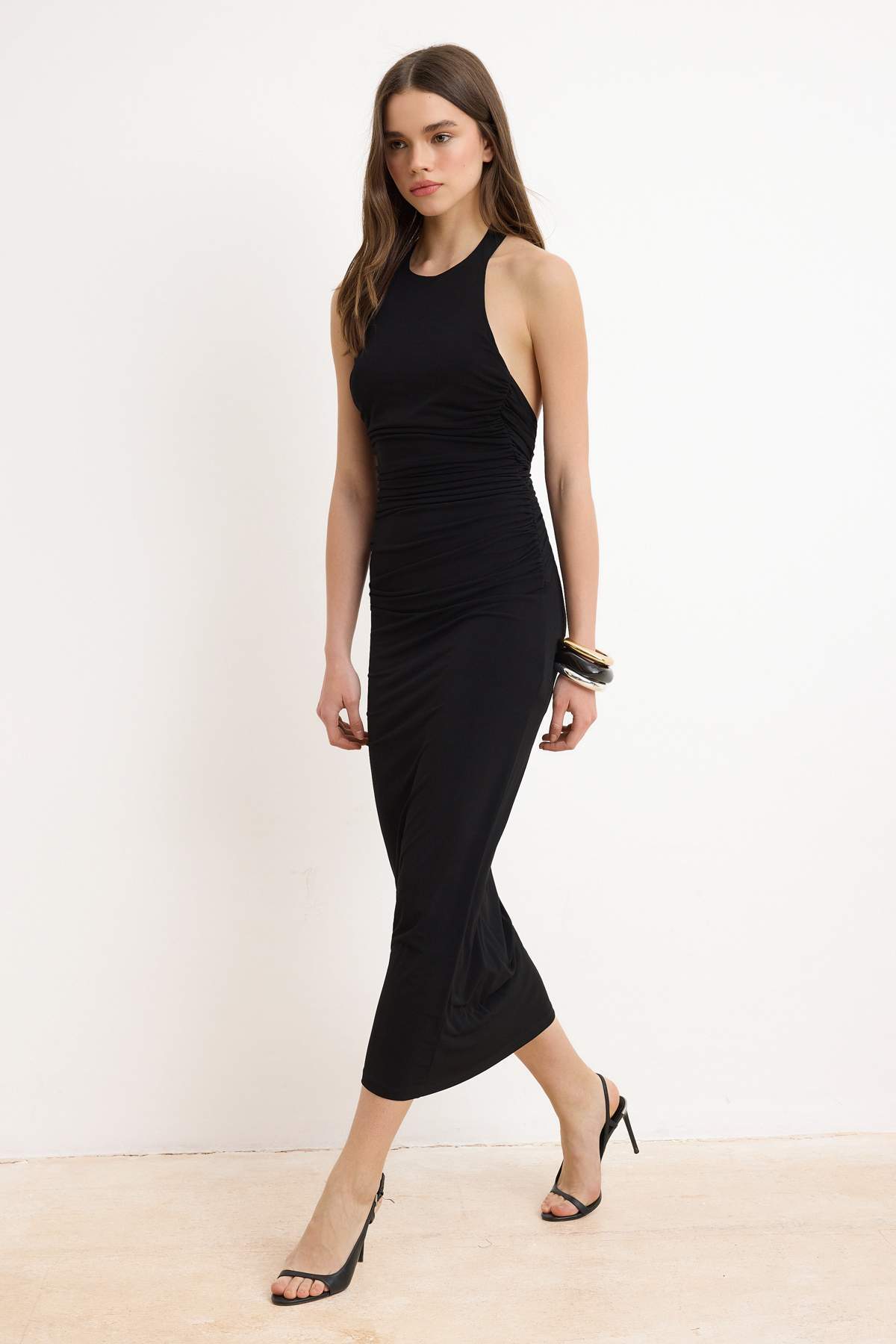 Trendyolmilla Siyah Düz Büzgü / Drape Midi Burgu Detaylı Esnek Örme Elbise TWOSS25EL00676