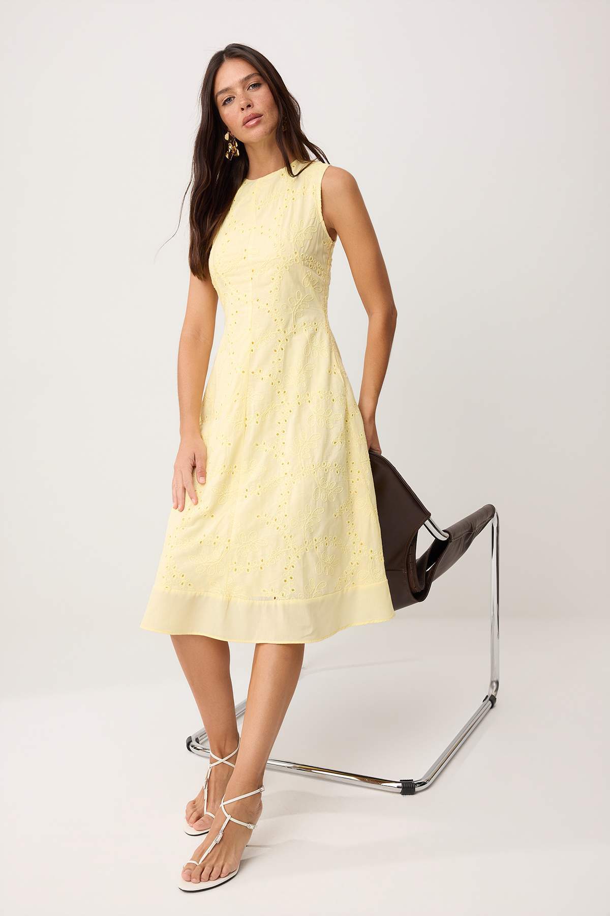 Trendyolmilla  Sarı Sırt Detaylı Brode Astarlı Midi Dokuma Elbise TWOSS26EL00443 - Görsel 2