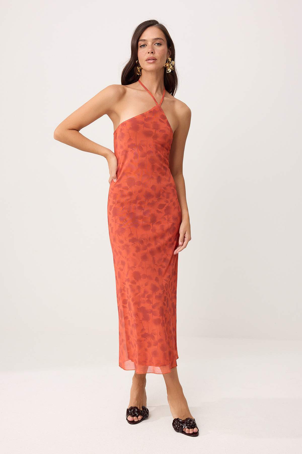 Trendyolmilla Turuncu Çiçekli Bodycon Boyundan Bağlamalı Kolsuz Tül Örme Elbise TWOSS26EL00489
