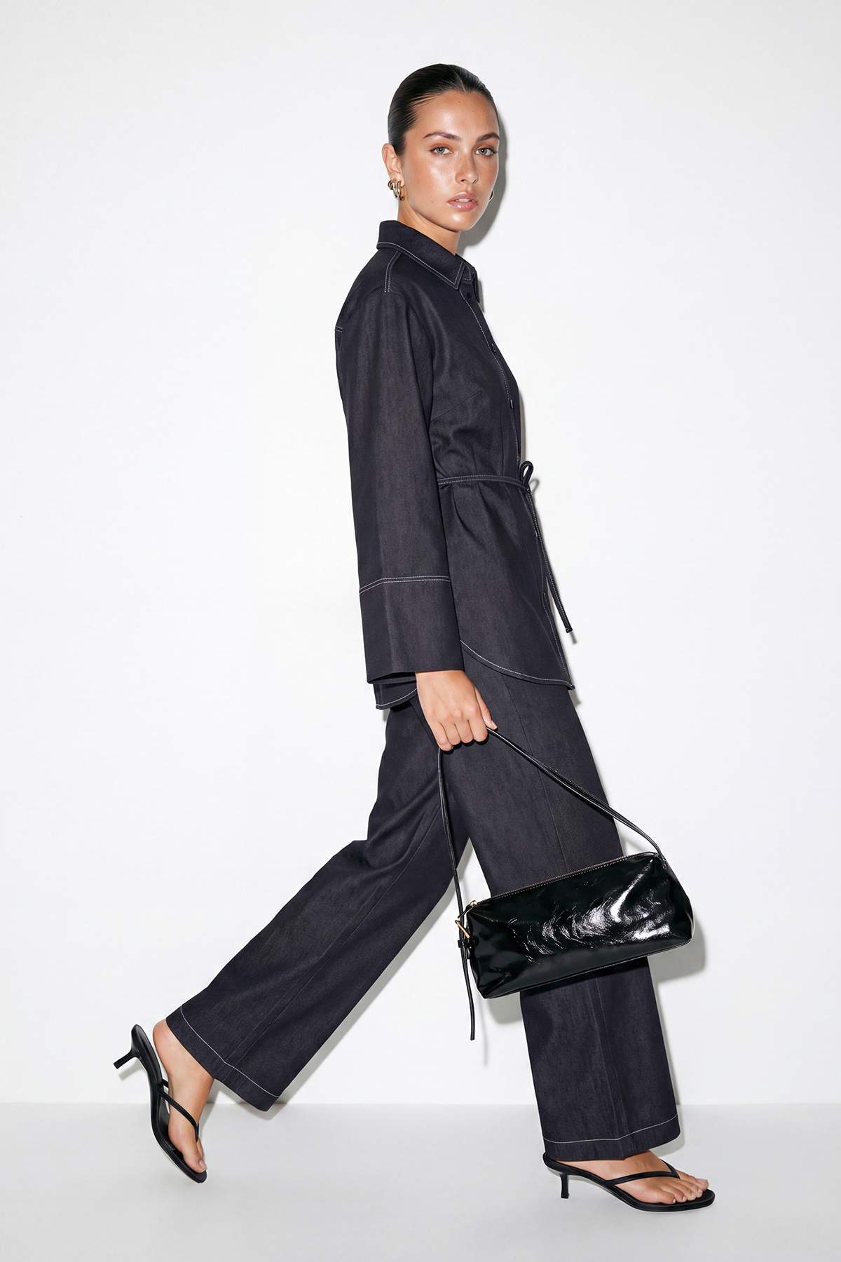 Trendyolmilla  Lacivert Denim Baharlık Beli İpli Gömlek Yaka Rahat Takım TDRSS26AU00016 - Görsel 2