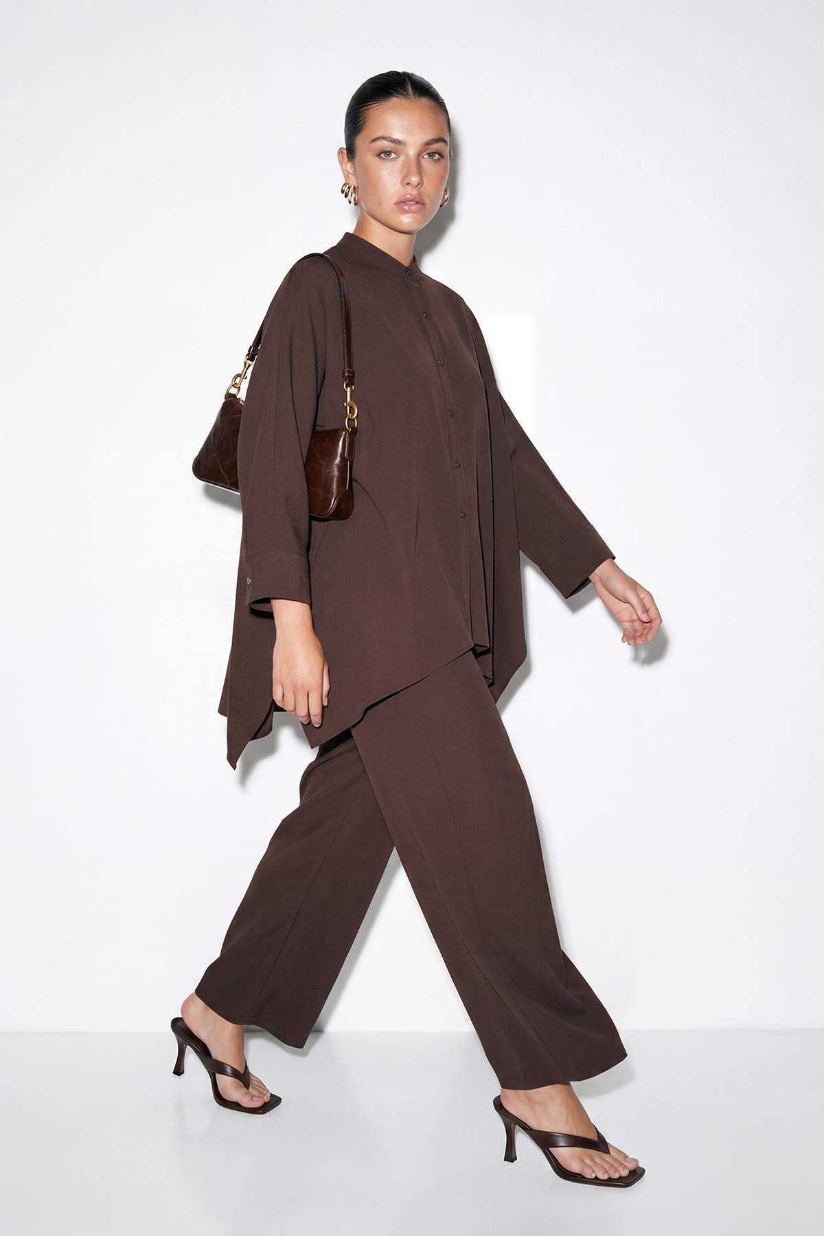 Trendyolmilla  Kahverengi Ekstra Büyük Kalıp Hakim Yaka Panço Gömlek İkili Takım TDRSS26AU00018 - Görsel 2