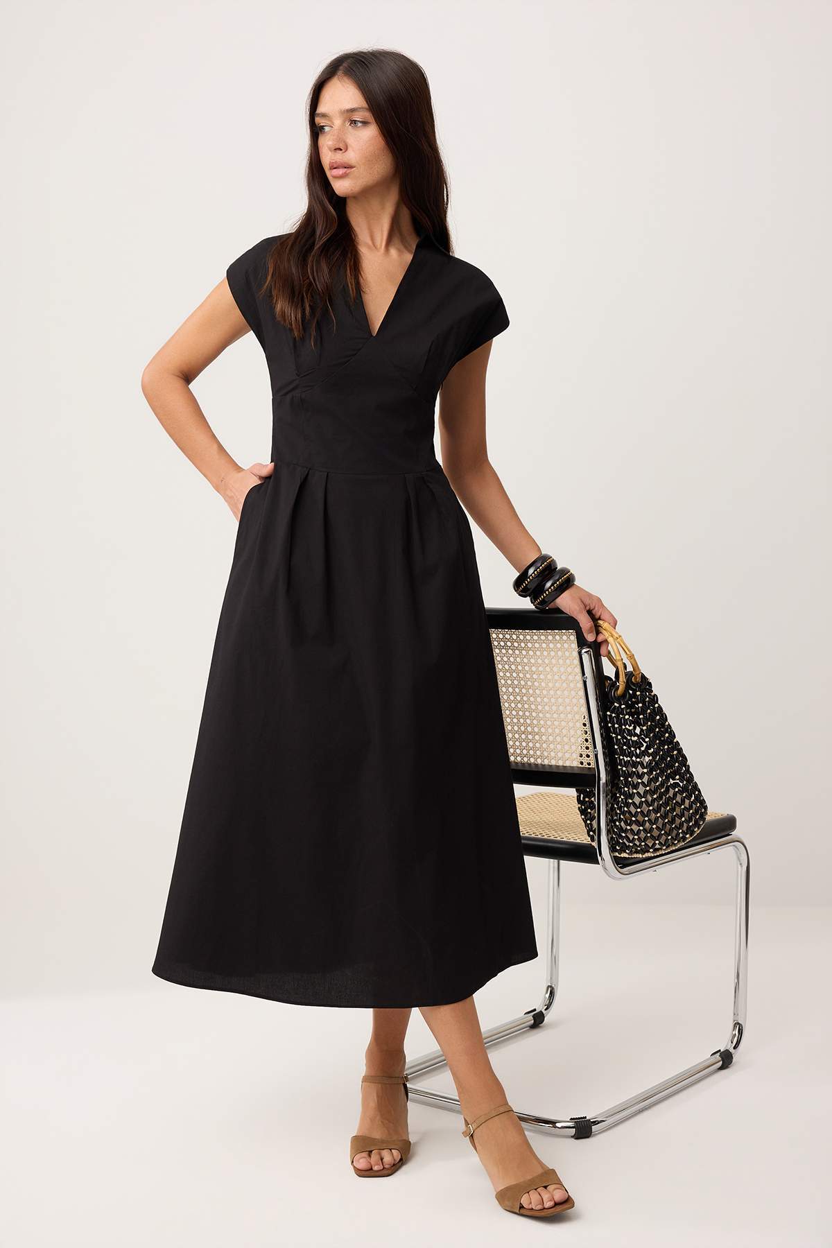 Trendyolmilla  Siyah Poplin Gömlek Yaka Maxi Dokuma Elbise TWOSS26EL00347 - Görsel 2