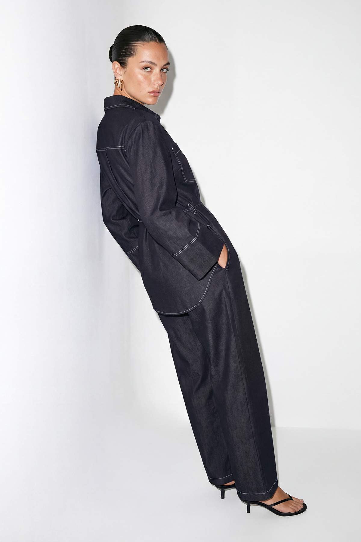 Trendyolmilla  Lacivert Denim Baharlık Beli İpli Gömlek Yaka Rahat Takım TDRSS26AU00016 - Görsel 3