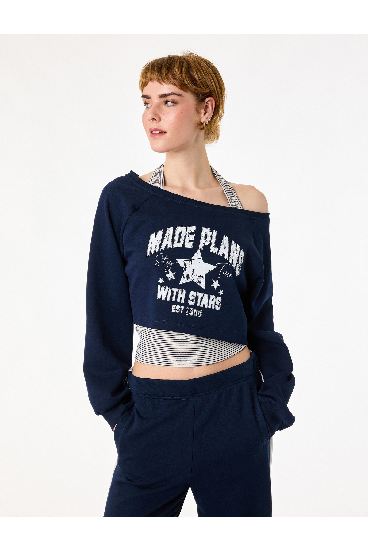 Koton  Rahat Kalıp Uzun Kollu Boyundan Bağlama Detaylı Crop Baskılı Sweatshirt