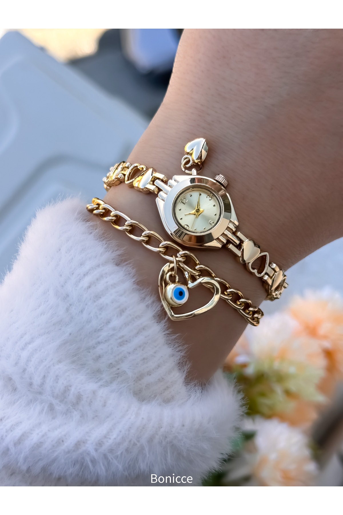 Mini Case Retro Vintage Sleek Gold Band Women Watch Heart Bracelet Gift in Gift Custom Box