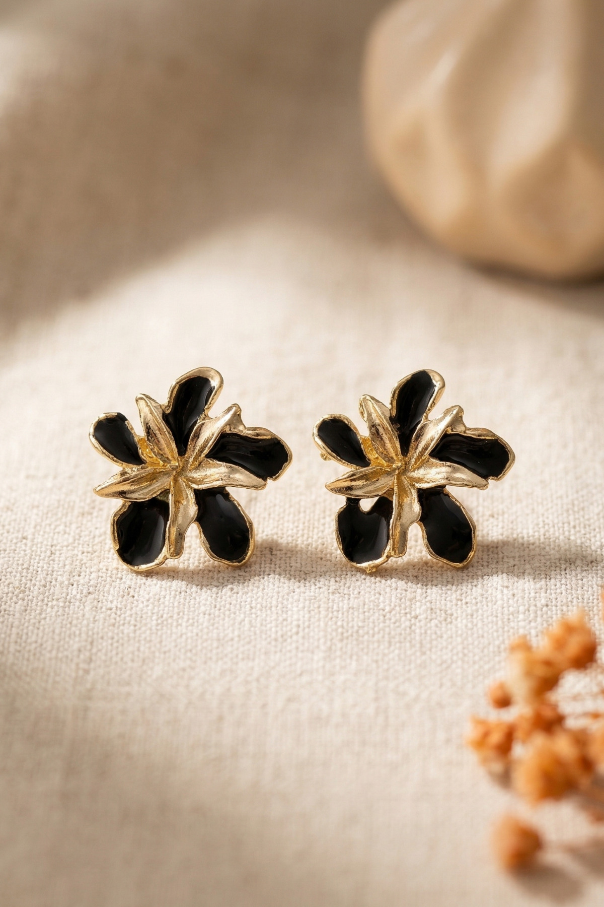 Women's Layered Lilies Flower Model Gold Earrings