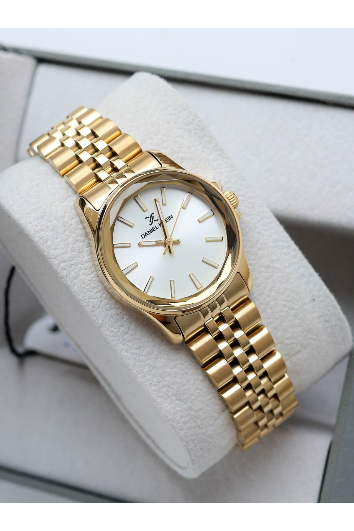 Women Wrist Watch New Collection Waterproof Steel