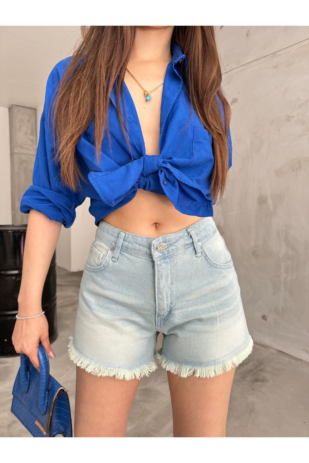 Kadın Kar Yıkama Soluk Efektli Beş Cep Yüksek Bel Paçası Püsküllü Denim Şort açık mavi 5