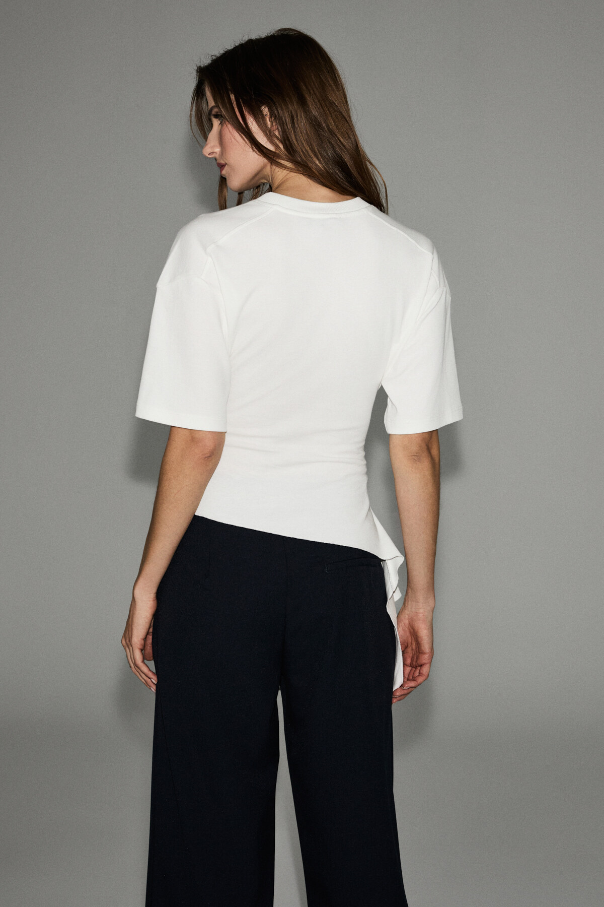 GRIMELANGE  SOREV Kadın Yumuşak Kumaşlı Yuvarlak Yakalı Asimerik Kesimli Kısa Kollu Beyaz Bluz - Görsel 3