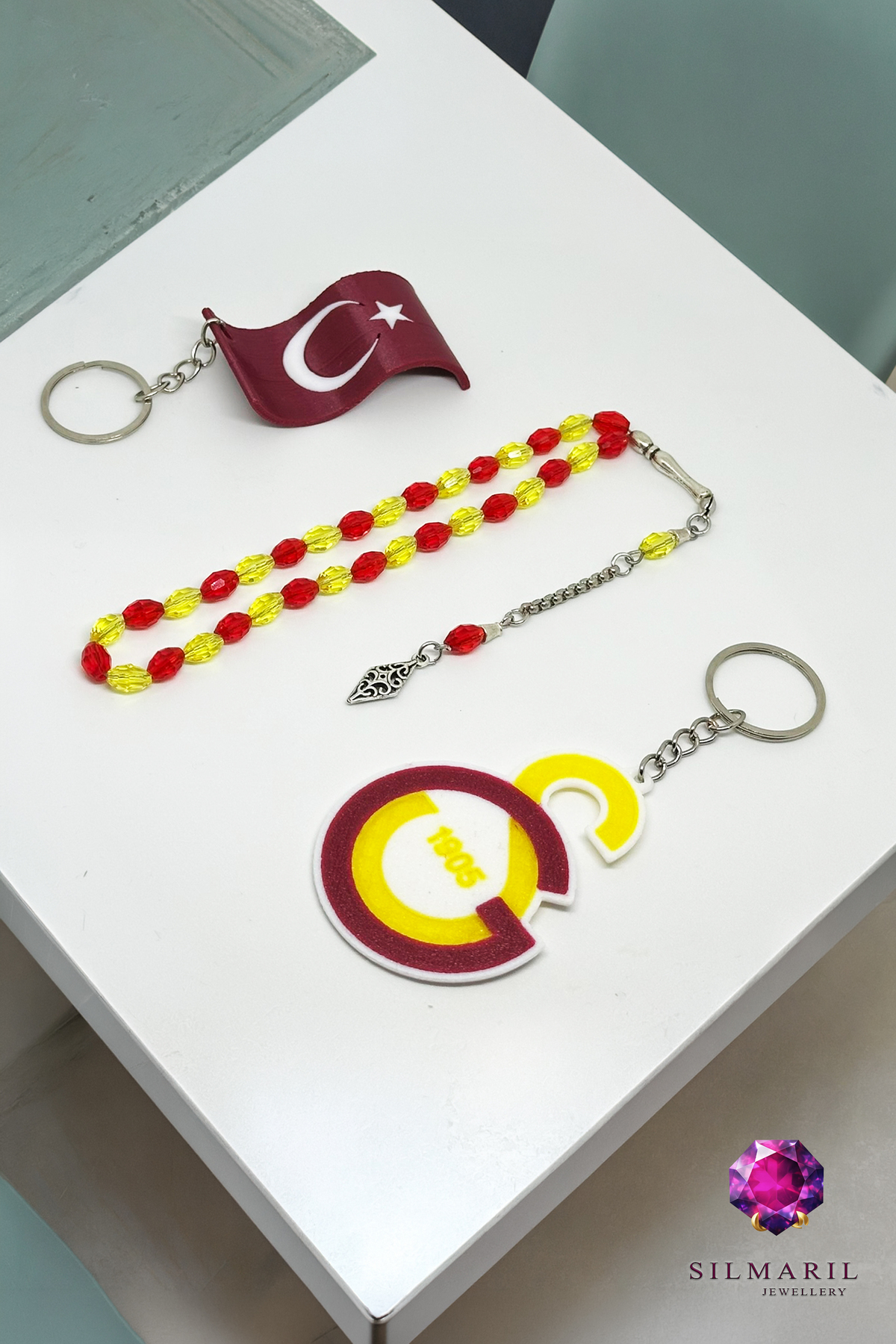 Sarı Kırmızı Taraftar Tespih Seti | Kristal Tespih + GS ve Türk Bayrağı Anahtarlık Kombin Seti — Silmaril Store — Anahtarlık (2)