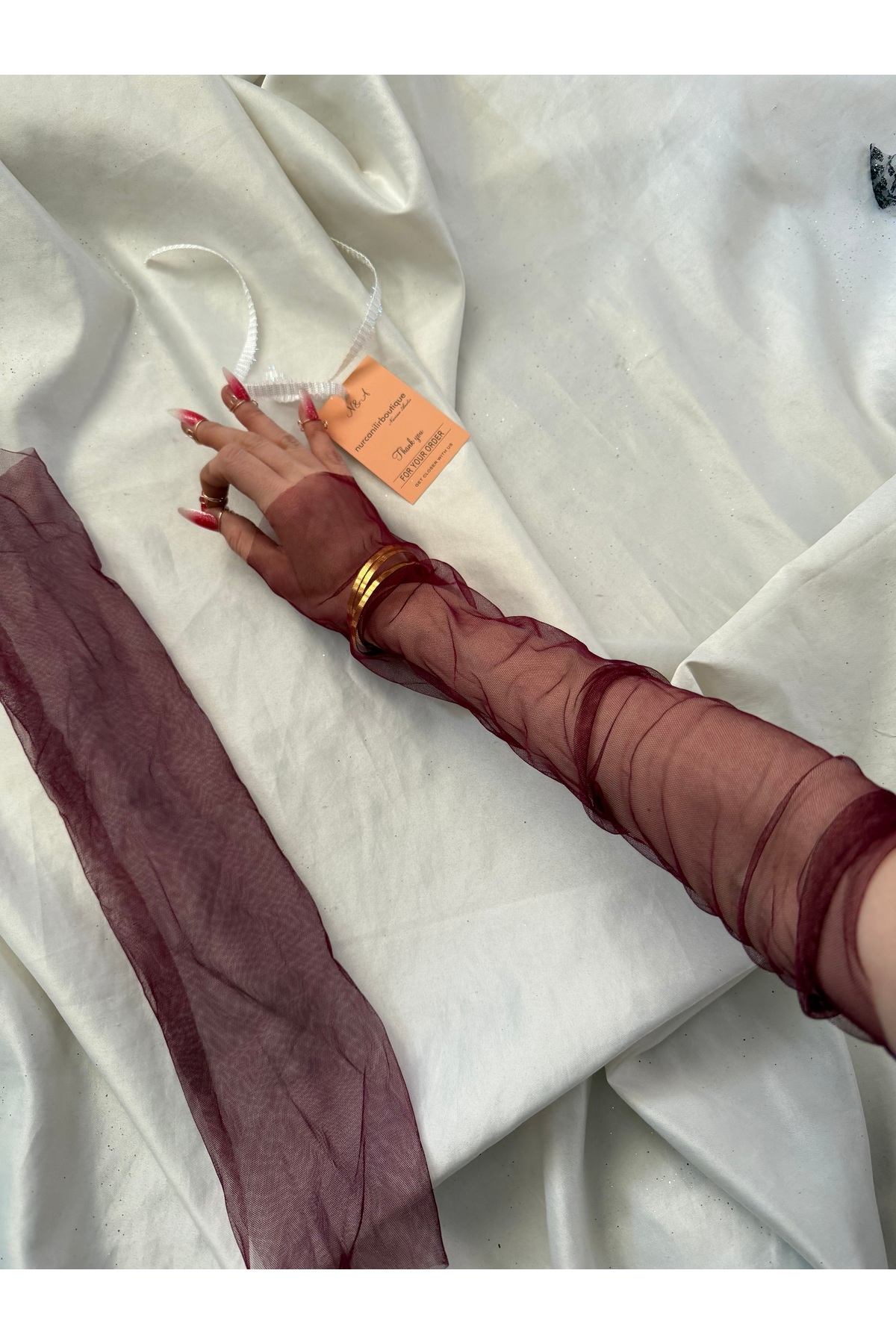 Nurcanilirboutique  Bordo tül zarif eldiven kolluk