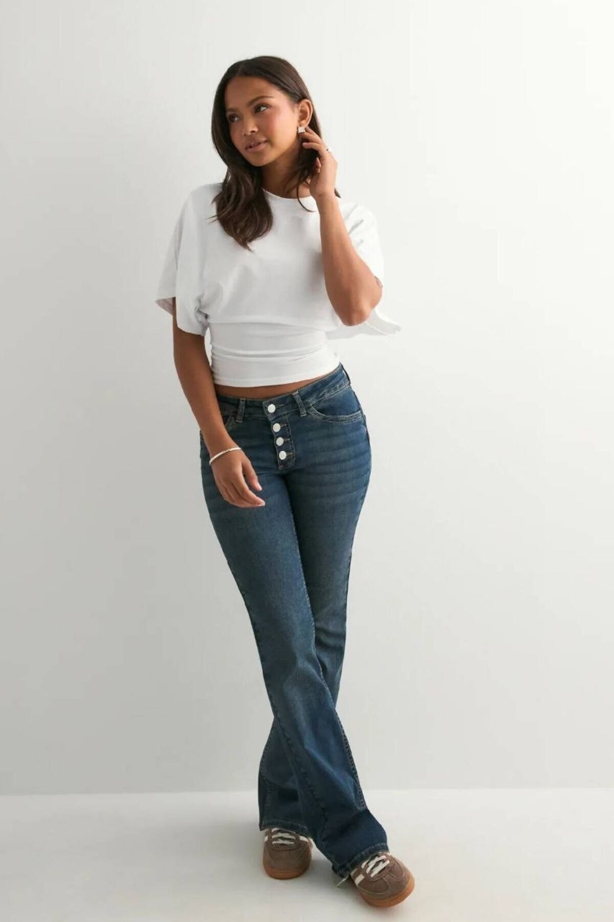 MareandCo  Bele Oturan Bisiklet Yaka Doğal Kumaş Basic T-shirt - Görsel 3