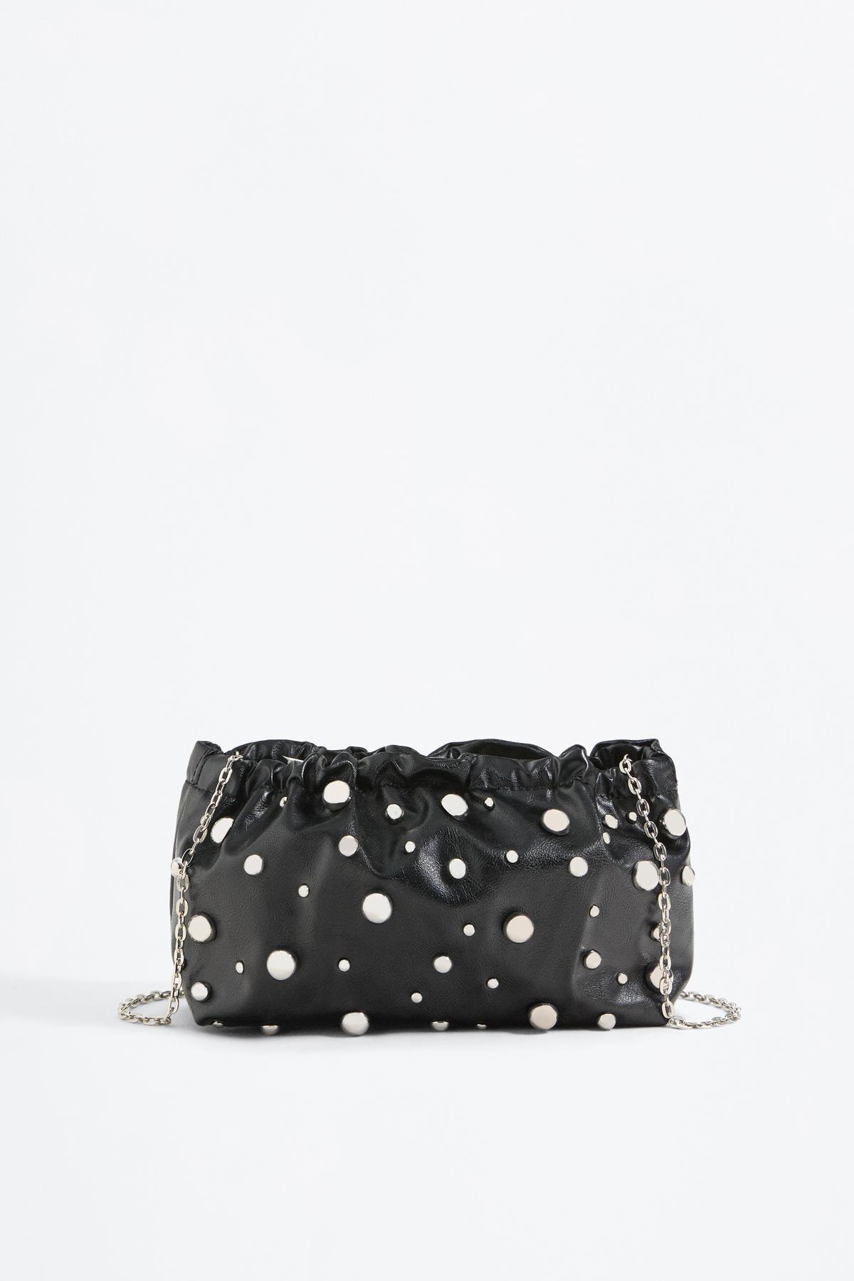 Handbag with staples