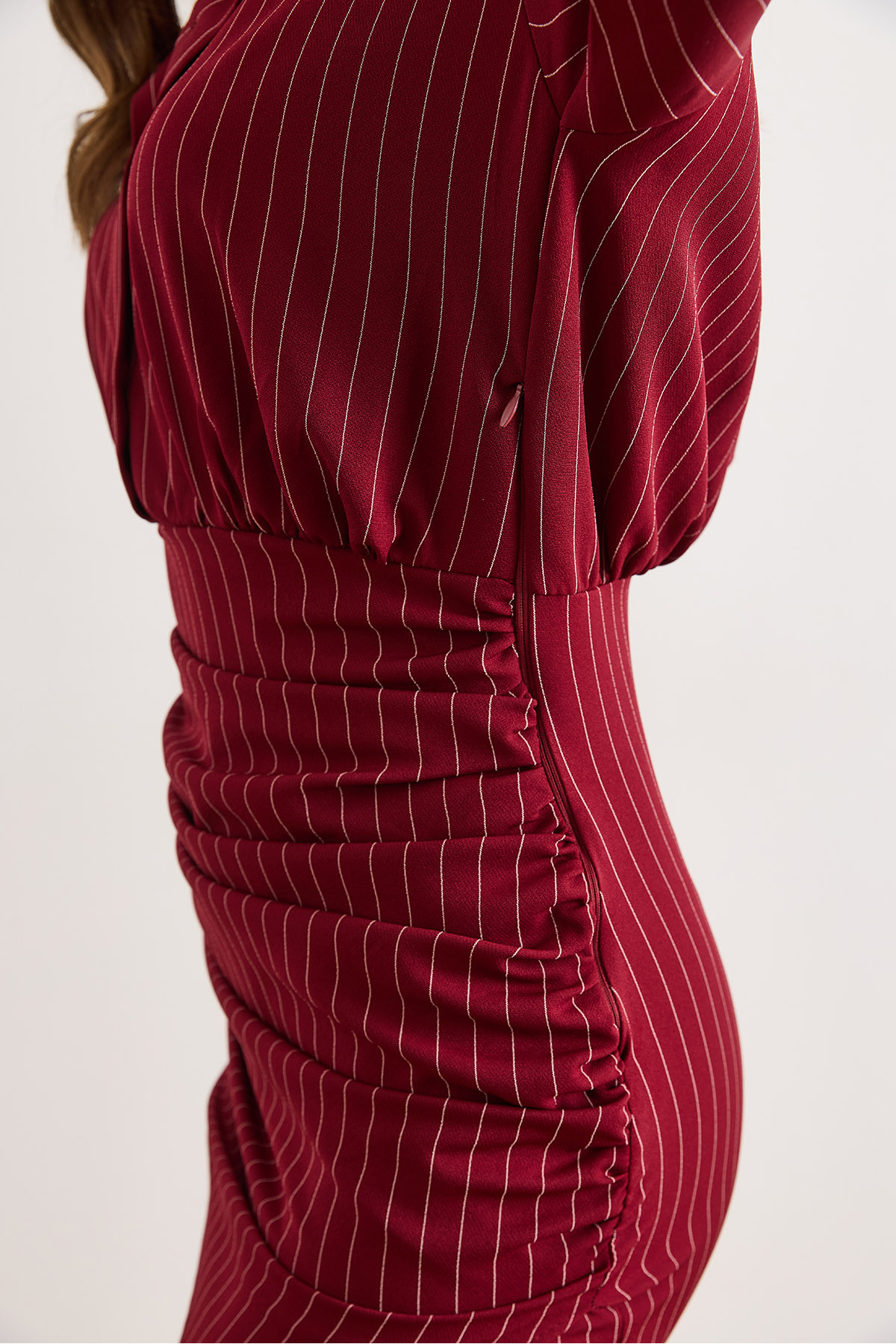 Olalook  Kadın Bordo Eteği Kruvaze Düğmeli Yandan Fermuarlı Drape Detaylı Mini Elbise ELB-19002631 - Görsel 5