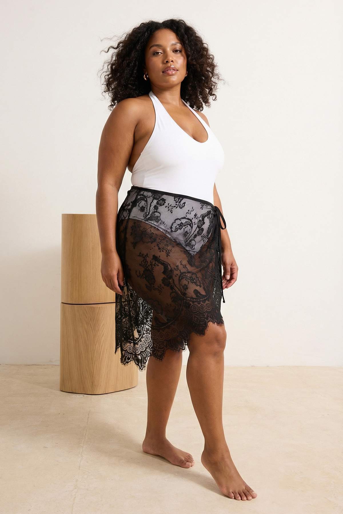 Trendyolmilla  Siyah Dantel Yandan Bağlamalı Transparan Örme Büyük Beden Pareo Etek TBBSS26AZ00043 - Görsel 3