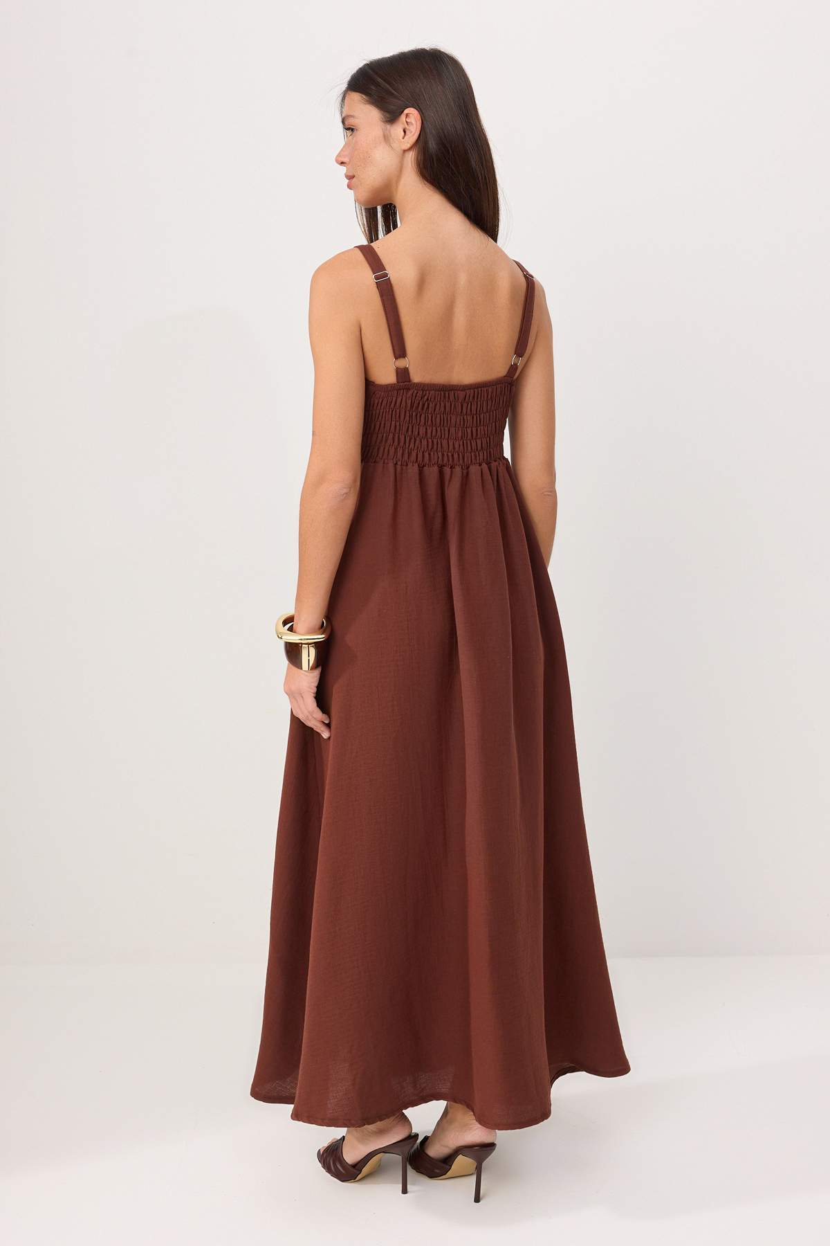 Trendyolmilla  Açık Kahverengi Ketensel Çapraz Sırt Askılı Maxi Dokuma Elbise TWOSS26EL00664 - Görsel 5