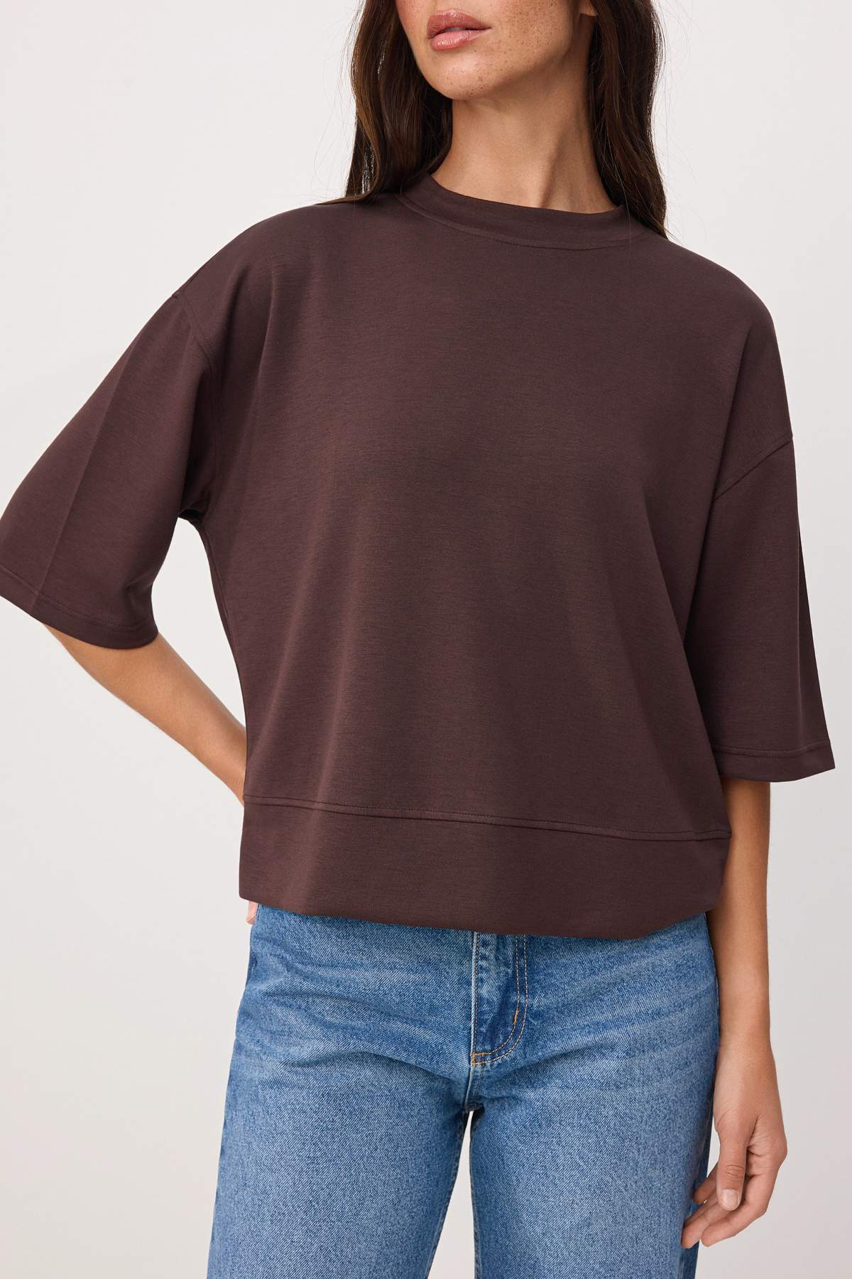 Trendyolmilla  Kahverengi Oversize/Geniş Kalıp Düşük Kol Truvakar Soft Touch Örme T-Shirt TWOSS26TS00182 - Görsel 3