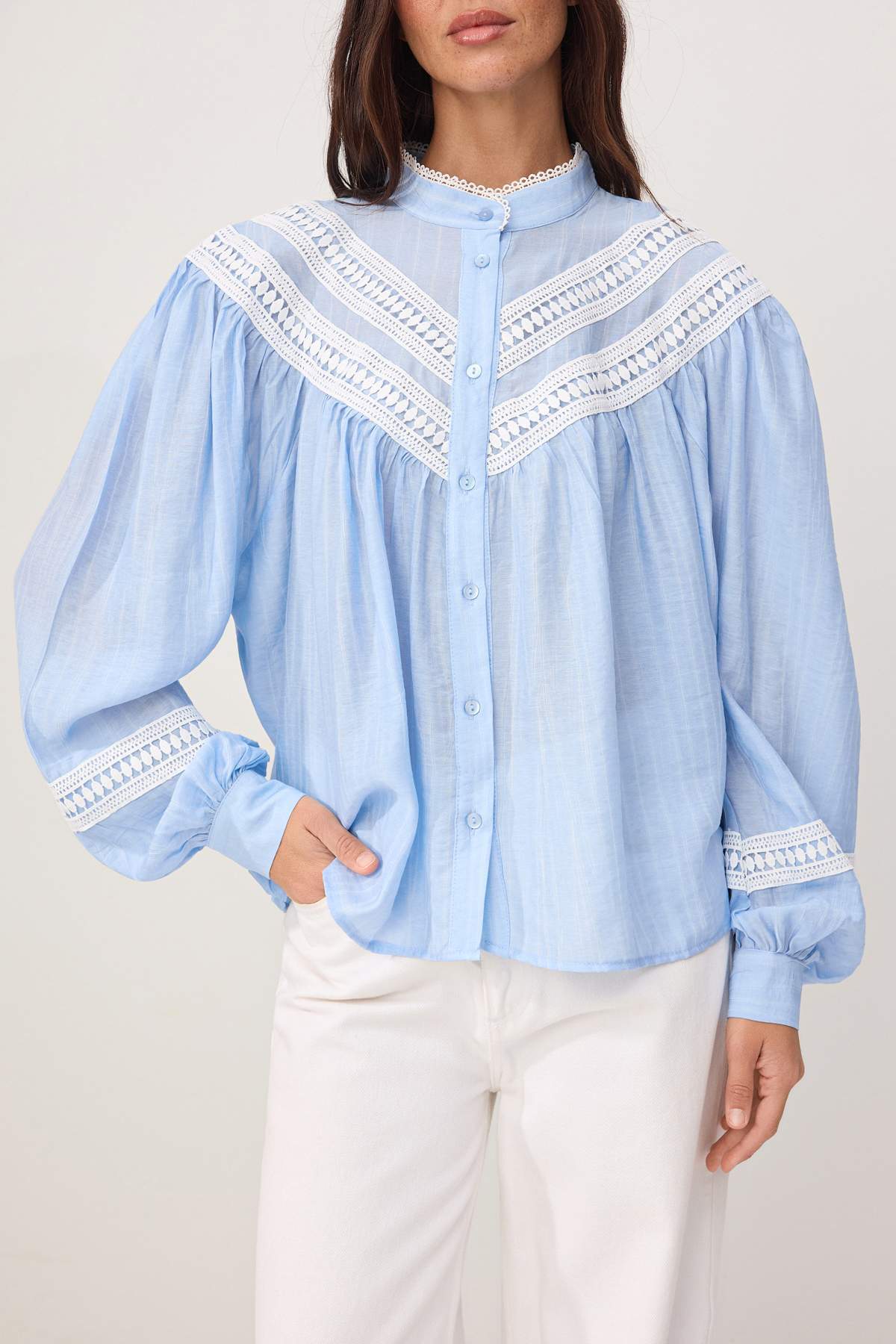 Trendyolmilla  Mavi Dantel Detaylı Geniş Kalıp Bohem Gömlek TWOSS26GO00179 - Görsel 3