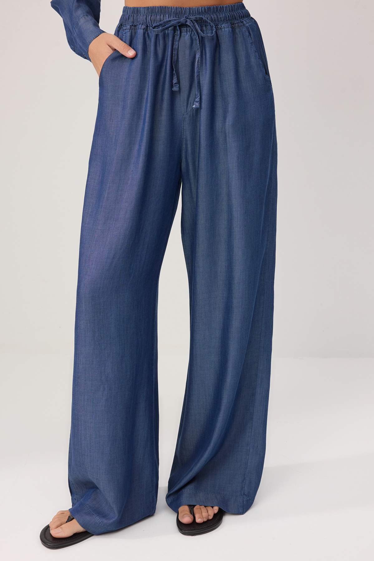 Trendyolmilla  Mavi DÖKÜMLÜ İnce Kumaş Denim Alt - Üst Takım TWOSS26AU00167 - Görsel 3