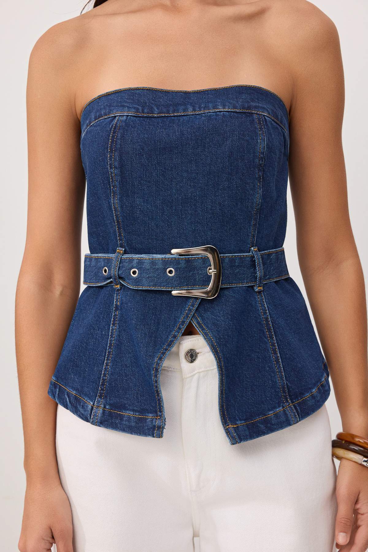 Trendyolmilla  Mavi Kemerli Az Esnek Straplez Denim Bluz TWOSS26BZ00514 - Görsel 3