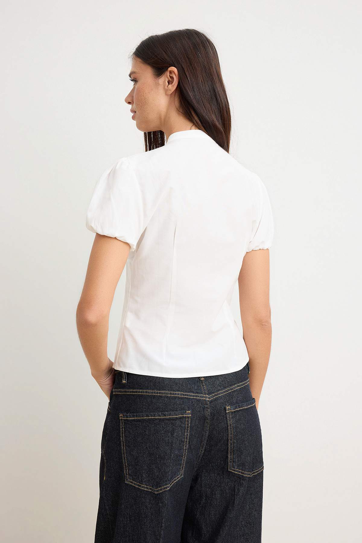 Trendyolmilla  Beyaz Büzgü Detaylı Balon Kol Gömlek TWOSS26GO00181 - Görsel 4