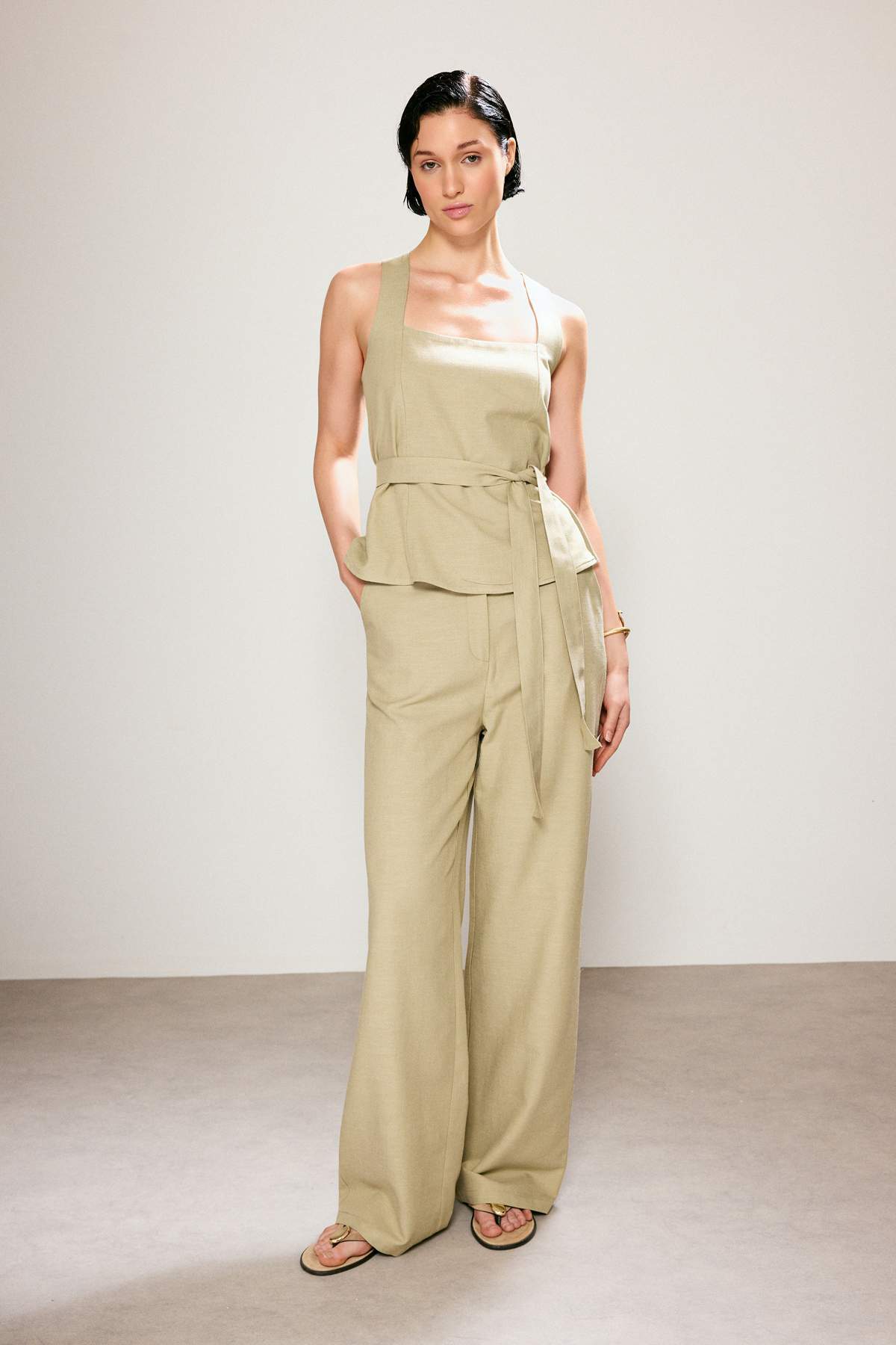 Trendyolmilla  Trendyol Studio Açık Haki Keten Görünümlü Kuşaklı Bluz TWOSS26BZ00658